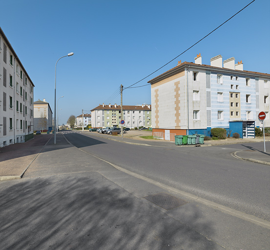 Vue générale depuis le nord de l'avenue de la Paix en direction de l'ouest. © Région Bourgogne-Franche-Comté, Inventaire du patrimoine