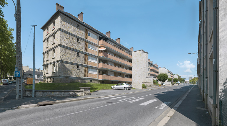 Bâtiment D : façades antérieure et latérale sud. © Région Bourgogne-Franche-Comté, Inventaire du patrimoine