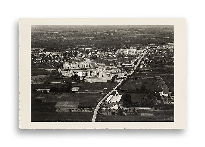 Vue aérienne du quartier Saint-Laurent en construction. Photographie ancienne, s.d., [1970-1971]. (Archives municipales Cosne-Cours-sur-Loire, 202W683 - 2Fi74) © Région Bourgogne-Franche-Comté, Inventaire du patrimoine