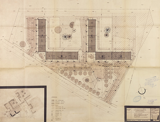 Bâtiment A à K : première tranche de 48 logements, bâtiments A, B, C et D, plan de masse ; L. Robert, G. Denise, décembre 1961. (Archives municipales Cosne-Cours-sur-Loire, 200 W 11 - PC 542) © Région Bourgogne-Franche-Comté, Inventaire du patrimoine