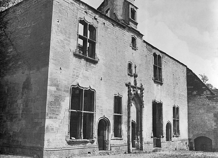  château fort © Région Bourgogne-Franche-Comté, Inventaire du patrimoine
