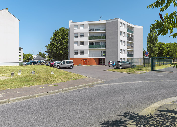 Bâtiment X, façades sud-ouest. © Région Bourgogne-Franche-Comté, Inventaire du patrimoine