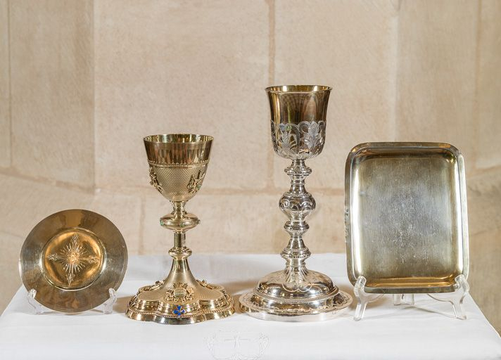 Ensemble  : calices ; patène et plateau. © Région Bourgogne-Franche-Comté, Inventaire du patrimoine
