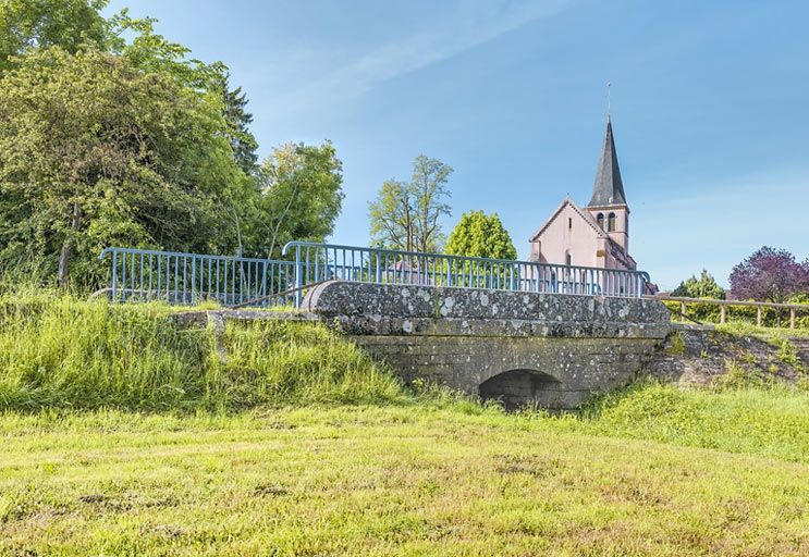 digue © Région Bourgogne-Franche-Comté, Inventaire du patrimoine  digue © Région Bourgogne-Franche-Comté, Inventaire du patrimoine
