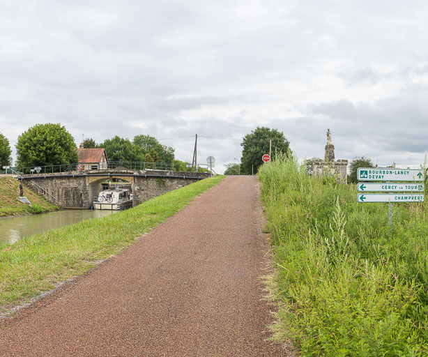 Vue du pont et du site. © Région Bourgogne-Franche-Comté, Inventaire du patrimoine