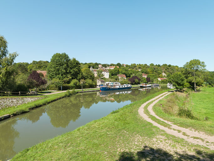 Vue d'ensemble du village. © Région Bourgogne-Franche-Comté, Inventaire du patrimoine