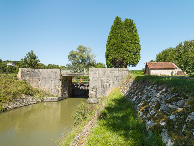 Vue d'ensemble du pont. © Région Bourgogne-Franche-Comté, Inventaire du patrimoine