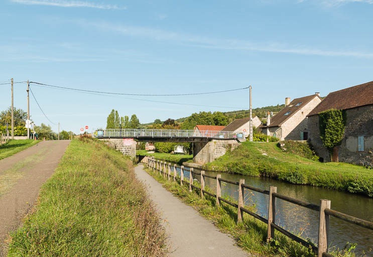 Vue d'ensemble du pont. © Région Bourgogne-Franche-Comté, Inventaire du patrimoine