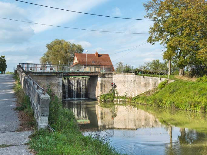 Vue d'ensemble du pont. © Région Bourgogne-Franche-Comté, Inventaire du patrimoine