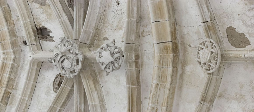 Intérieur de la chapelle : clefs de voûtes. © Région Bourgogne-Franche-Comté, Inventaire du patrimoine