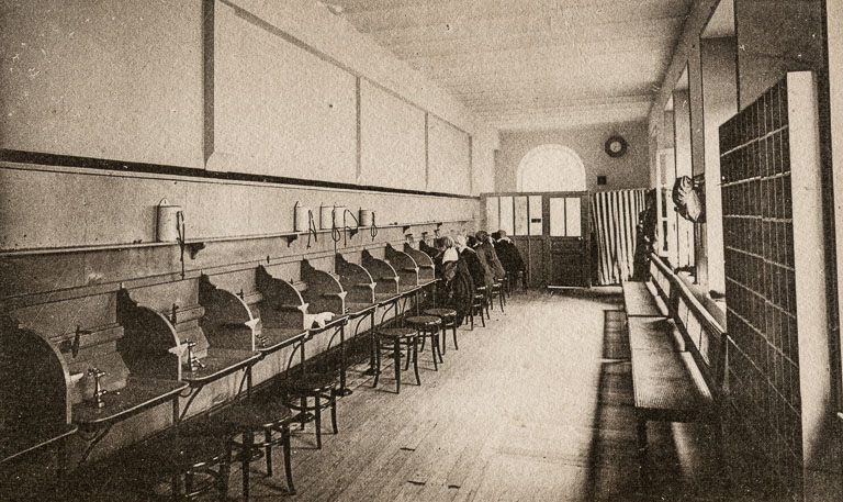 Salle de pulvérisation. © Région Bourgogne-Franche-Comté, Inventaire du patrimoine Salle de pulvérisation. © Région Bourgogne-Franche-Comté, Inventaire du patrimoine