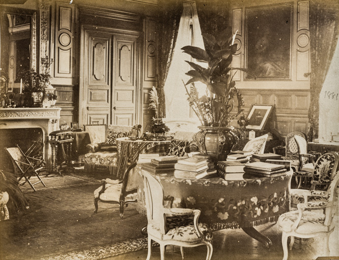 Vue intérieure du grand salon en 1881. © Région Bourgogne-Franche-Comté, Inventaire du patrimoine Vue intérieure du grand salon en 1881. © Région Bourgogne-Franche-Comté, Inventaire du patrimoine