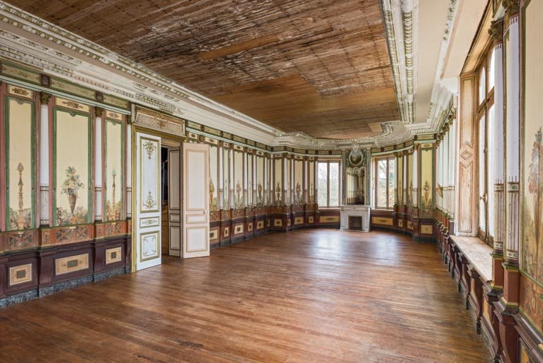 salle des fêtes © Région Bourgogne-Franche-Comté, Inventaire du patrimoine  salle des fêtes © Région Bourgogne-Franche-Comté, Inventaire du patrimoine