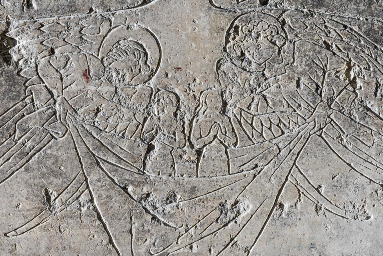 dalle funéraire © Région Bourgogne-Franche-Comté, Inventaire du patrimoine  dalle funéraire © Région Bourgogne-Franche-Comté, Inventaire du patrimoine