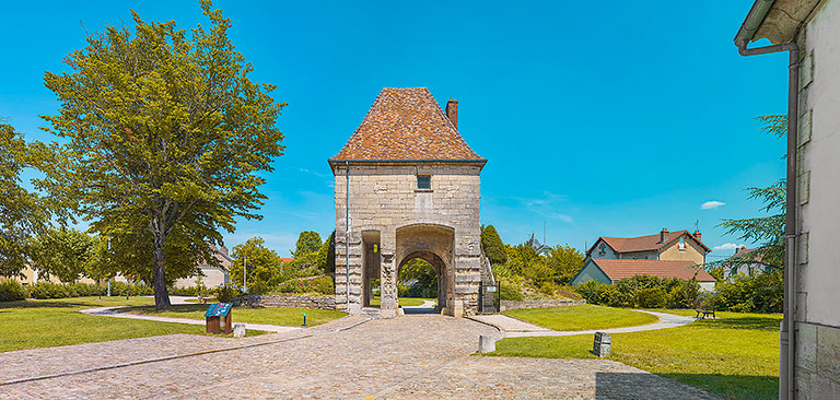 fortification d'agglomération porte de ville © Région Bourgogne-Franche-Comté, Inventaire du patrimoine  fortification d'agglomération porte de ville © Région Bourgogne-Franche-Comté, Inventaire du patrimoine