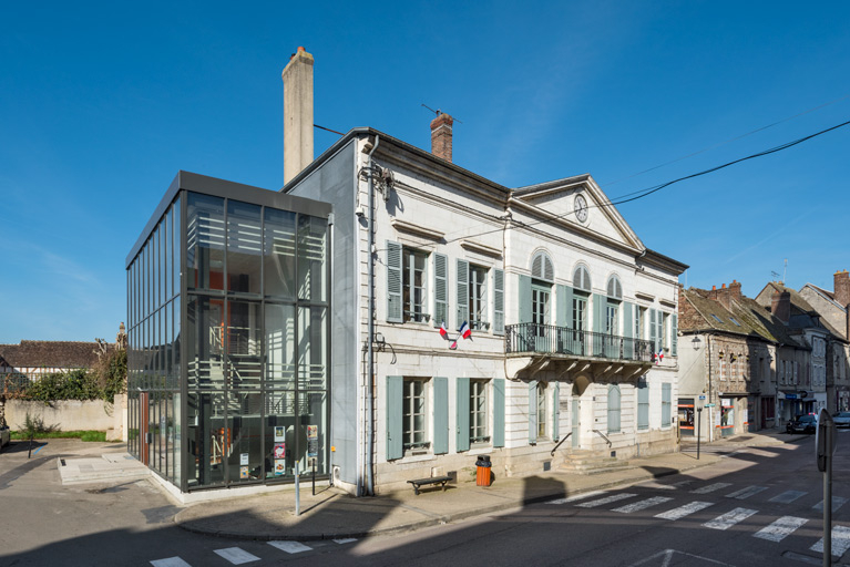 hôtel de ville théâtre © Région Bourgogne-Franche-Comté, Inventaire du patrimoine  hôtel de ville théâtre © Région Bourgogne-Franche-Comté, Inventaire du patrimoine