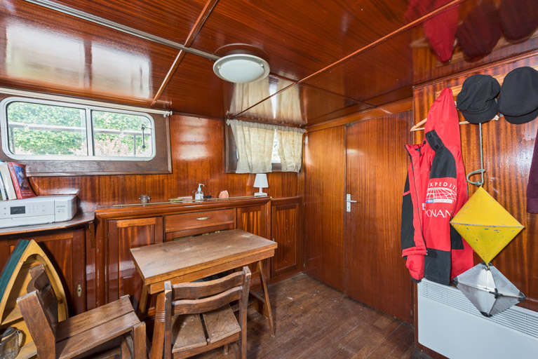 péniche salle de spectacle © Région Bourgogne-Franche-Comté, Inventaire du patrimoine  péniche salle de spectacle © Région Bourgogne-Franche-Comté, Inventaire du patrimoine