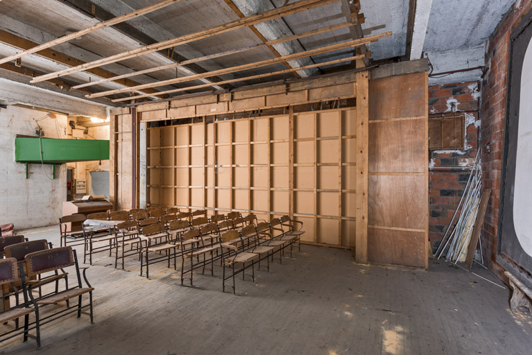 salle de spectacle scène © Région Bourgogne-Franche-Comté, Inventaire du patrimoine  salle de spectacle scène © Région Bourgogne-Franche-Comté, Inventaire du patrimoine