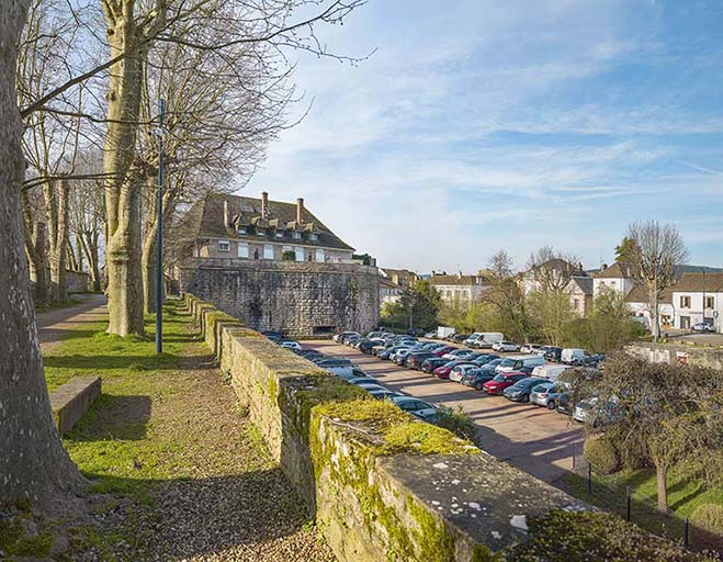 fortification d'agglomération tour © Région Bourgogne-Franche-Comté, Inventaire du patrimoine  fortification d'agglomération tour © Région Bourgogne-Franche-Comté, Inventaire du patrimoine