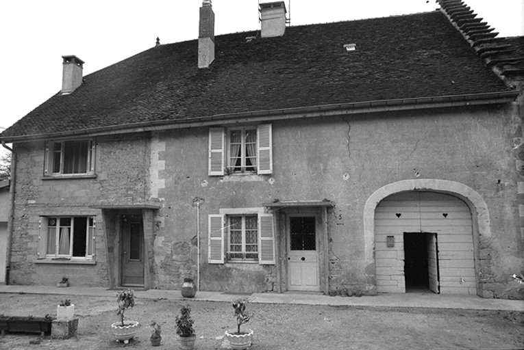 Maison cadastrée 1961 AH 199, située rue des Guichard : façade antérieure. © Région Bourgogne-Franche-Comté, Inventaire du patrimoine