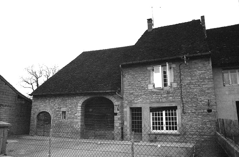 Ferme cadastrée 1961 AH 134, située rue des Guichard : façade antérieure. © Région Bourgogne-Franche-Comté, Inventaire du patrimoine