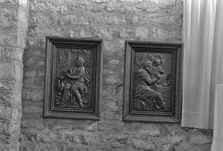 Bas-relief représentant saint Jean et saint Matthieu, XVIIIe siècle : vue de face © Région Bourgogne-Franche-Comté, Inventaire du patrimoine