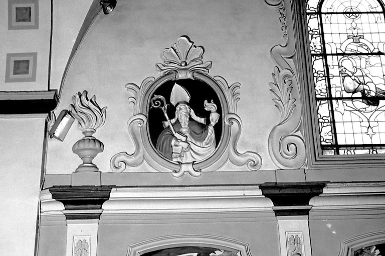 Bas-relief figurant saint Augustin (mur nord du choeur). © Région Bourgogne-Franche-Comté, Inventaire du patrimoine