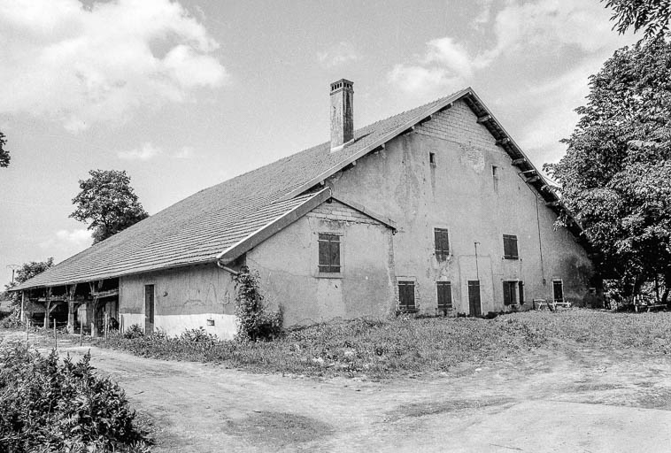 Ferme cadastrée 1937 A 51, datée de 1868 : façades antérieure et latérale droite. © Région Bourgogne-Franche-Comté, Inventaire du patrimoine