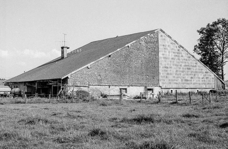 Ferme cadastrée 1938 E 266-267 : façade postérieure. © Région Bourgogne-Franche-Comté, Inventaire du patrimoine