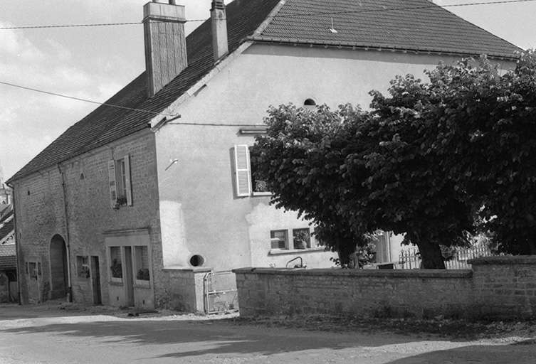 Façade sur rue et pignon d'habitation. © Région Bourgogne-Franche-Comté, Inventaire du patrimoine