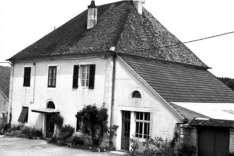 Vue de trois quarts droit. © Région Bourgogne-Franche-Comté, Inventaire du patrimoine