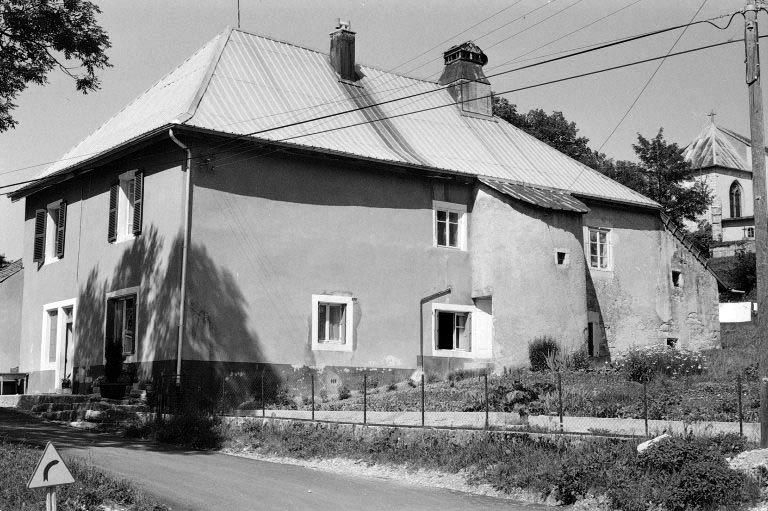 Façades antérieure et latérale droite. © Région Bourgogne-Franche-Comté, Inventaire du patrimoine
