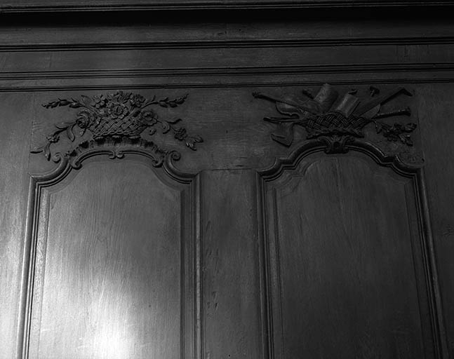 Détail de la partie supérieure des boiseries, côté gauche : 4e et 5e panneaux. © Région Bourgogne-Franche-Comté, Inventaire du patrimoine