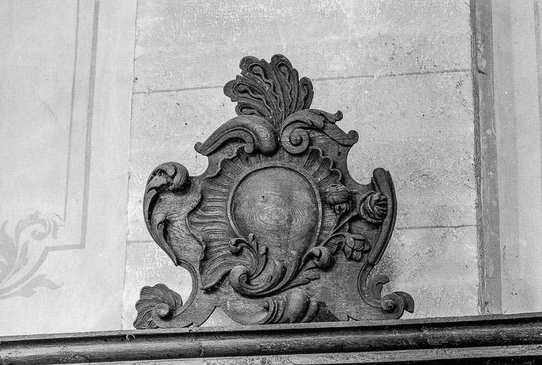Cartouche des boiseries de la nef. © Région Bourgogne-Franche-Comté, Inventaire du patrimoine