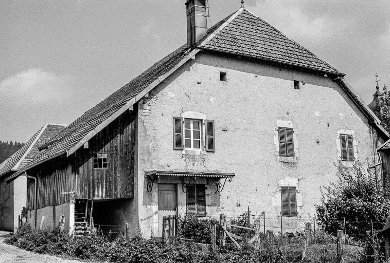 Ferme cadastrée 1972 ZM 62a : façades antérieure et latérale gauche. © Région Bourgogne-Franche-Comté, Inventaire du patrimoine