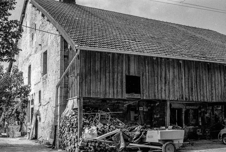 Ferme cadastrée 1972 ZM 73a : façades antérieure et latérale droite. © Région Bourgogne-Franche-Comté, Inventaire du patrimoine