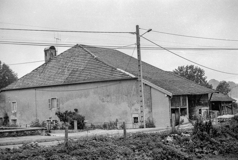 Ferme cadastrée 1939 F 18 et 87 : façade antérieure et latérale droite. © Région Bourgogne-Franche-Comté, Inventaire du patrimoine