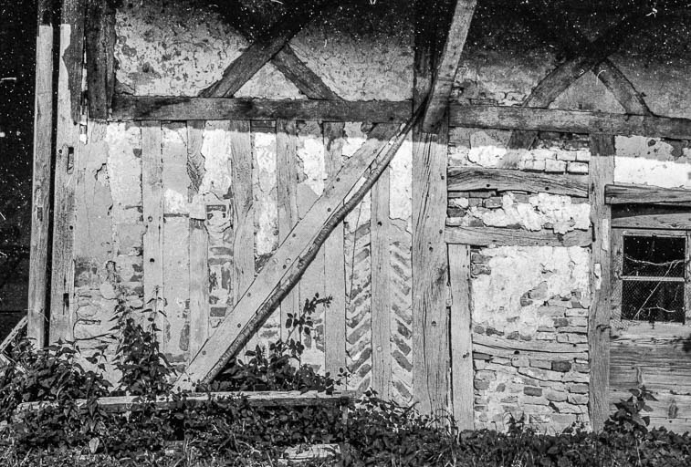 Ferme cadastrée 1956 A1 142-143 : détail du mur. © Région Bourgogne-Franche-Comté, Inventaire du patrimoine