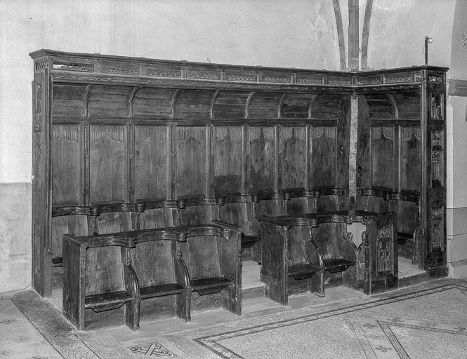 Stalles sud, vue générale, sellettes baissées. © Région Bourgogne-Franche-Comté, Inventaire du patrimoine
