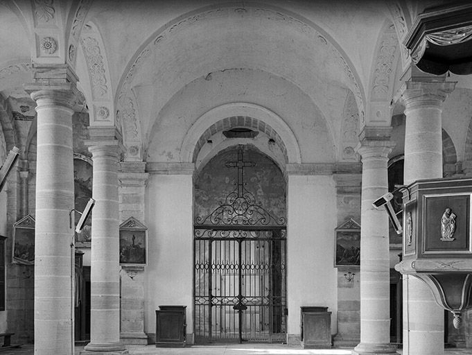 Grille et nef vues du choeur. © Région Bourgogne-Franche-Comté, Inventaire du patrimoine