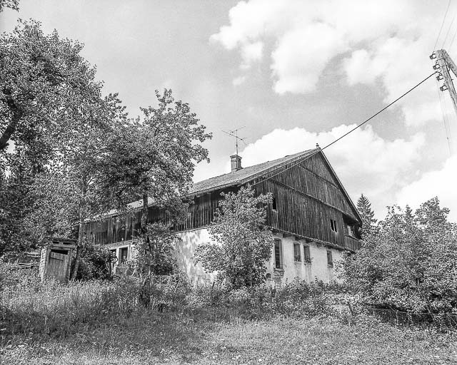 ferme située au lieu-dit Chez Prenel : Façades antérieure et latérale gauche. © Région Bourgogne-Franche-Comté, Inventaire du patrimoine