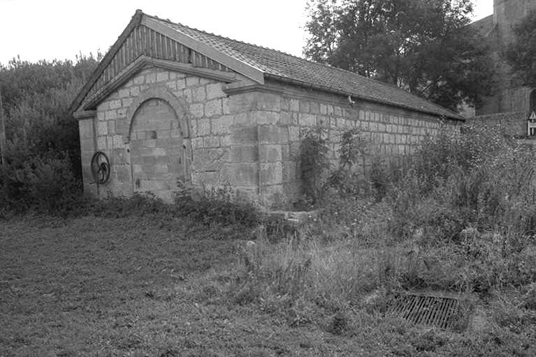 Fontaine, abreuvoir cadastrée 1972 AB 15 : vue générale. © Région Bourgogne-Franche-Comté, Inventaire du patrimoine