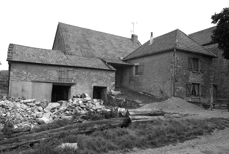 Ferme située 6 rue de Sous Velles : vue d'ensemble. © Région Bourgogne-Franche-Comté, Inventaire du patrimoine