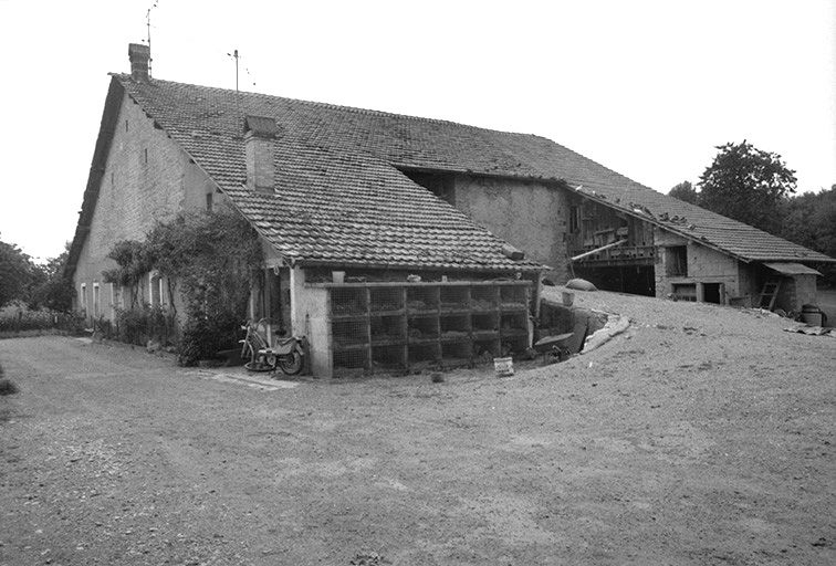 Ferme cadastrée 1965 ZK 176, située au lieu-dit les Fougères : vue générale. © Région Bourgogne-Franche-Comté, Inventaire du patrimoine