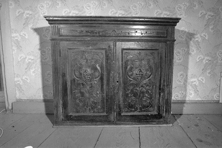 Armoire (n° 3) : partie inférieure. © Région Bourgogne-Franche-Comté, Inventaire du patrimoine