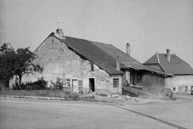 Ferme cadastrée 1965 ZM 95, située rue du Tilleul (?) : vue générale. © Région Bourgogne-Franche-Comté, Inventaire du patrimoine