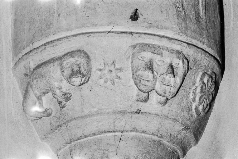 Intérieur : nef, détail d'un chapiteau (1). © Région Bourgogne-Franche-Comté, Inventaire du patrimoine