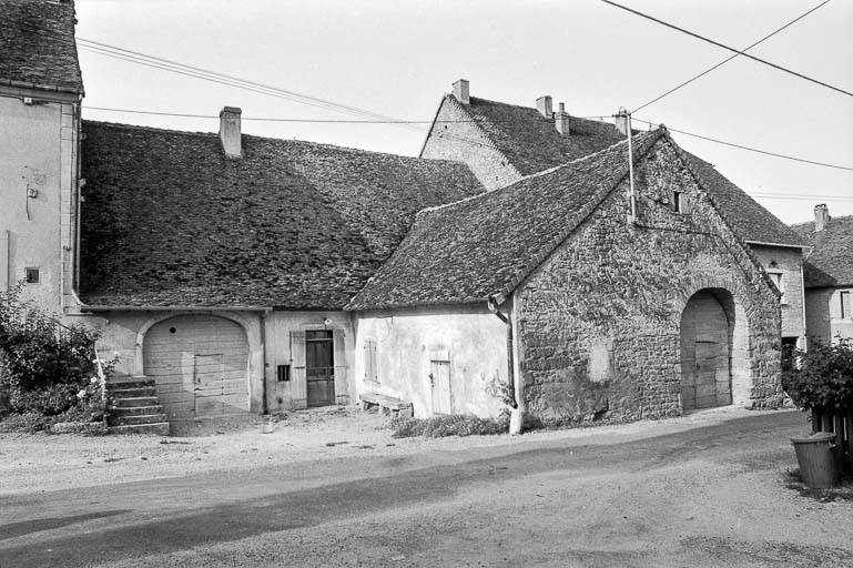 Ferme cadastrée AD 327 : façades antérieures. © Région Bourgogne-Franche-Comté, Inventaire du patrimoine