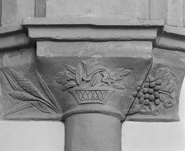 Intérieur : choeur, 2er chapiteau gauche. © Région Bourgogne-Franche-Comté, Inventaire du patrimoine