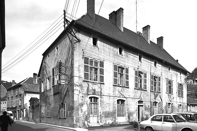 Façade antérieure et façade latérale gauche. © Région Bourgogne-Franche-Comté, Inventaire du patrimoine
